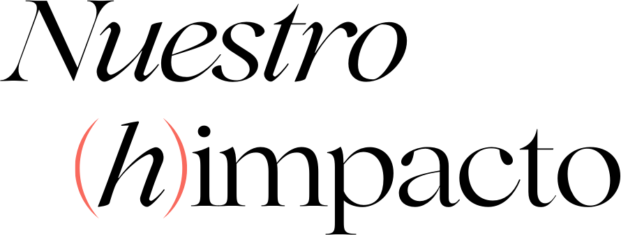 El texto estilizado en español reza Nuestro (h)impacto. La letra h está entre paréntesis y resaltada en rojo, mientras que el resto del texto está en negro sobre fondo claro.